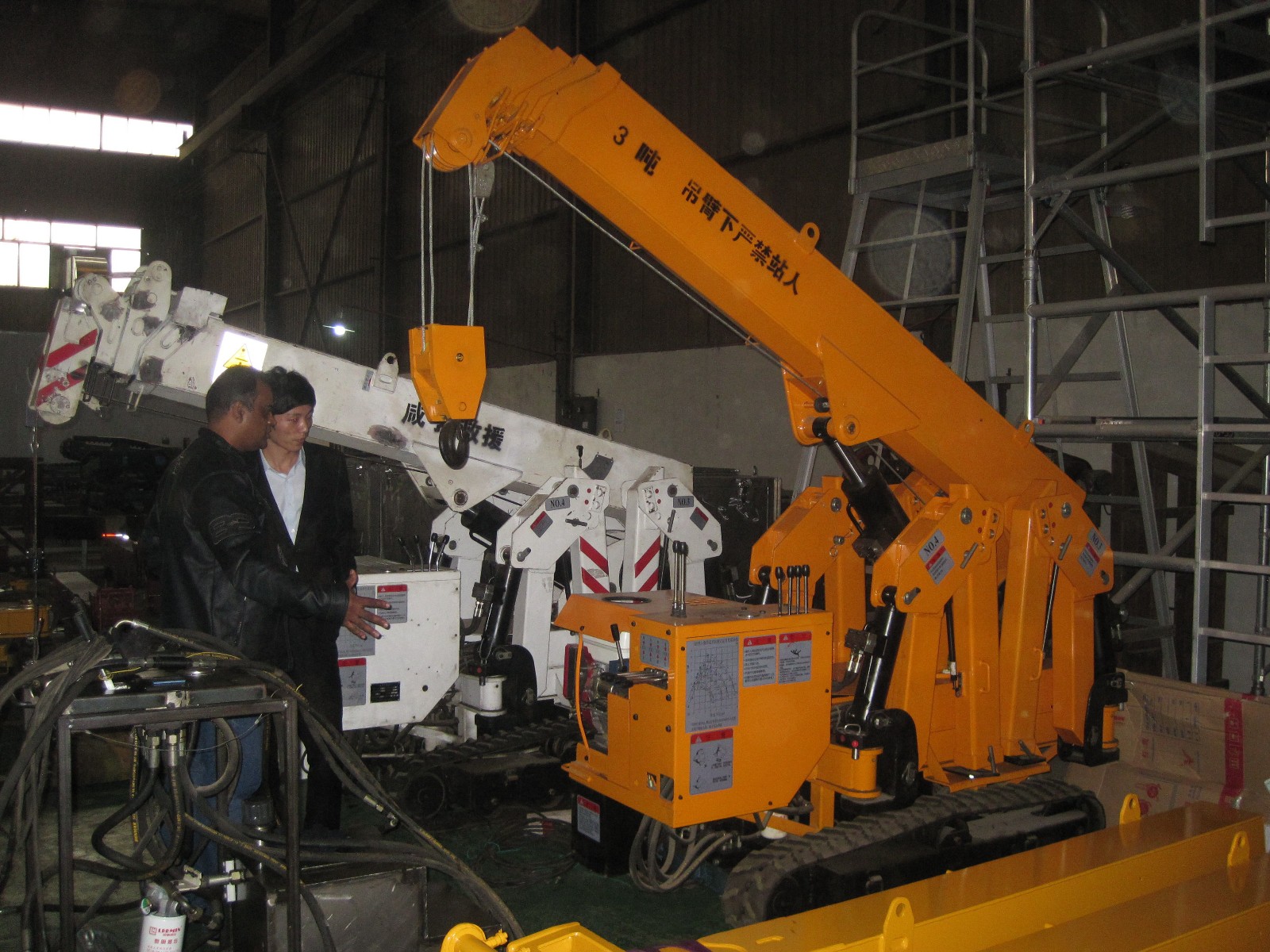 履帶式起重機(jī)圖片 履帶式起重機(jī)圖片